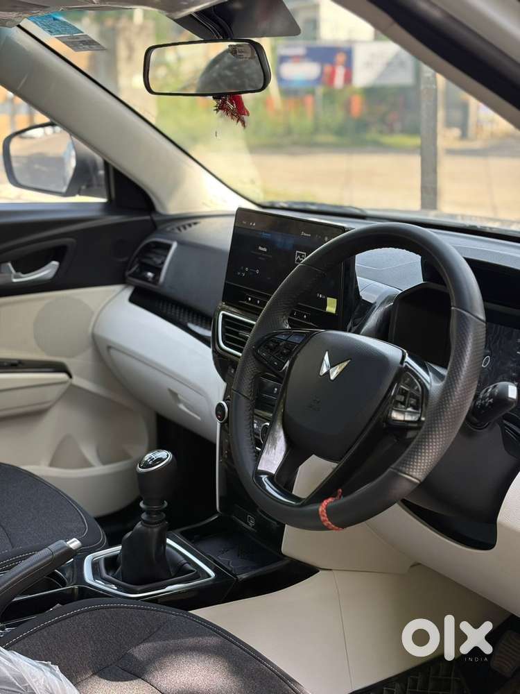 Mahindra Xuv 3xo Ax5 Pm Mt, 2024, Petrol