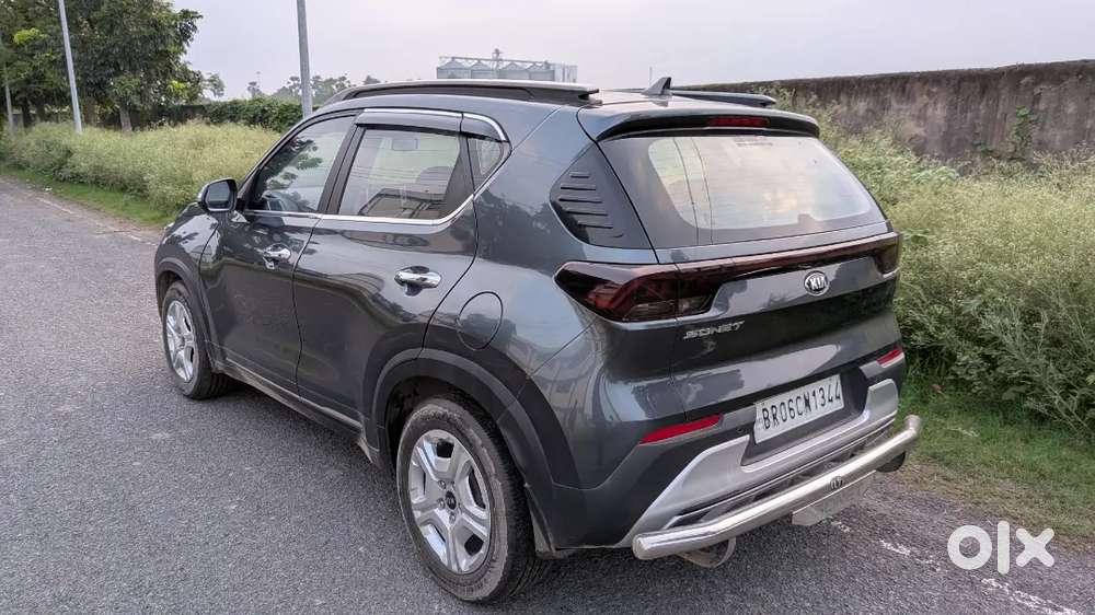 Kia Sonet
Model - 2020 December 
Fuel - Diesel
Sunroof Available