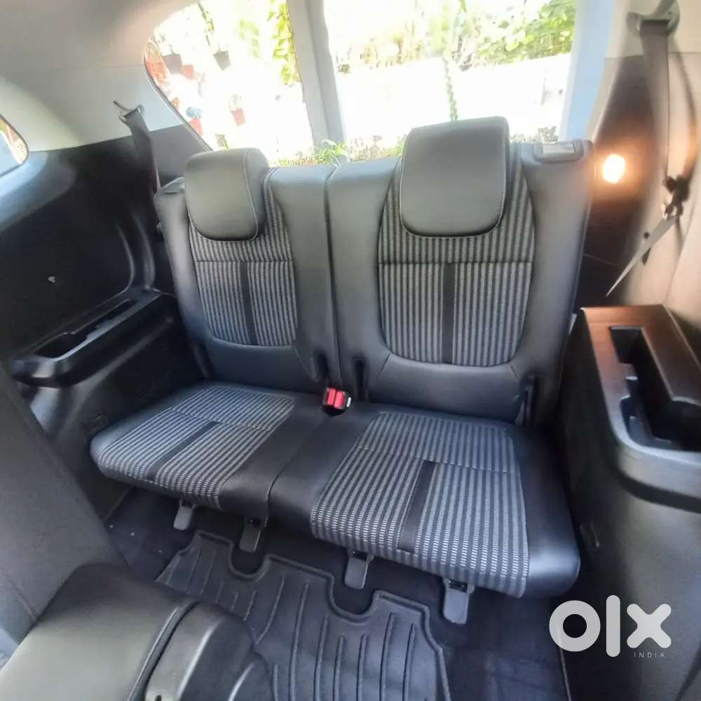 Kia Carens 2022 Petrol 15400 Km Driven Showroom Condition