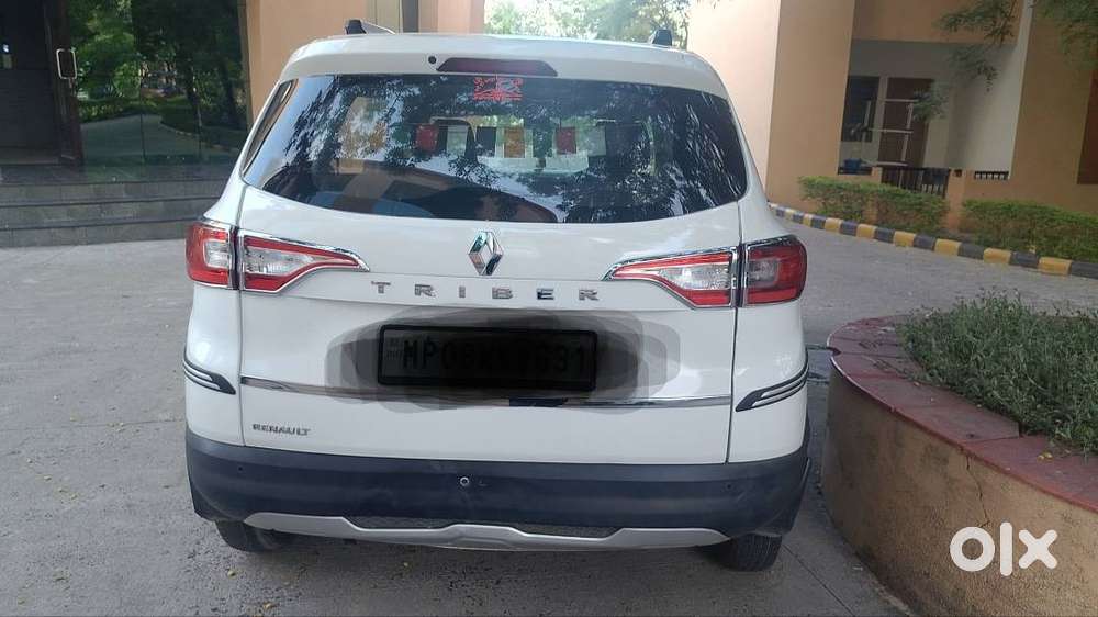 Ek Number Gadi Hai Na Kahin Chhutti Hai Na Kuchh Bhi Hai