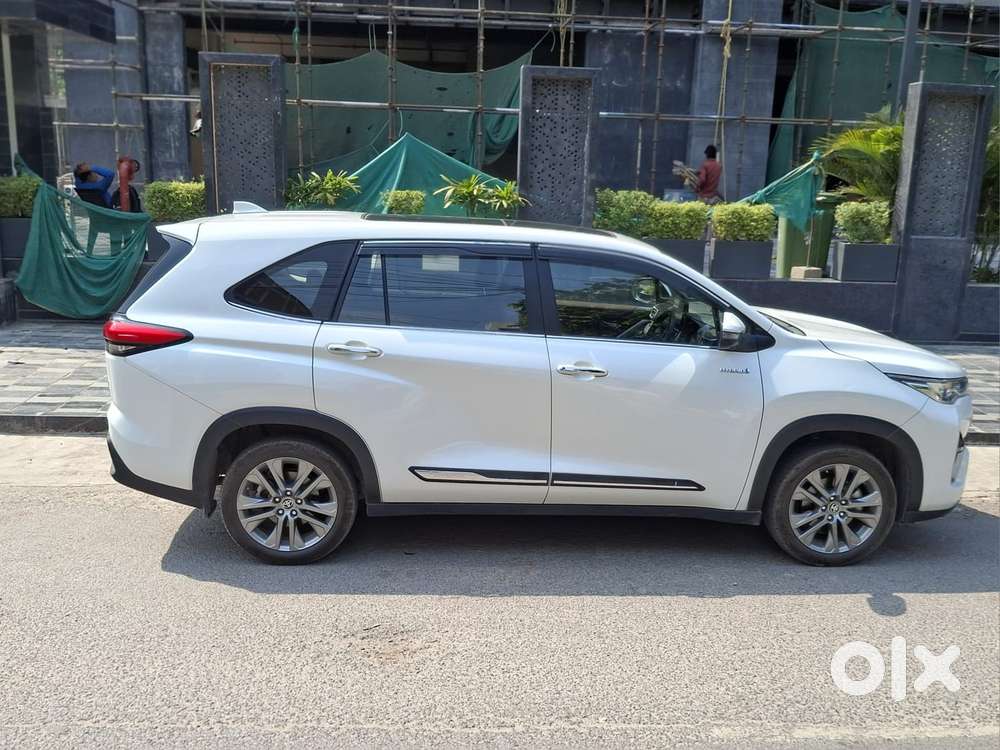 Toyota Innova Hycross 2.0 Zx (o) Hybrid 7 Str, 2025, Petrol