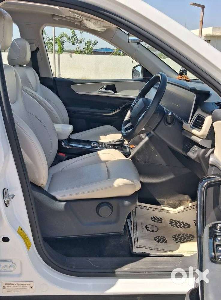 Mahindra Xuv700 2.2 Ax 7 Diesel At Str, 2023, Diesel