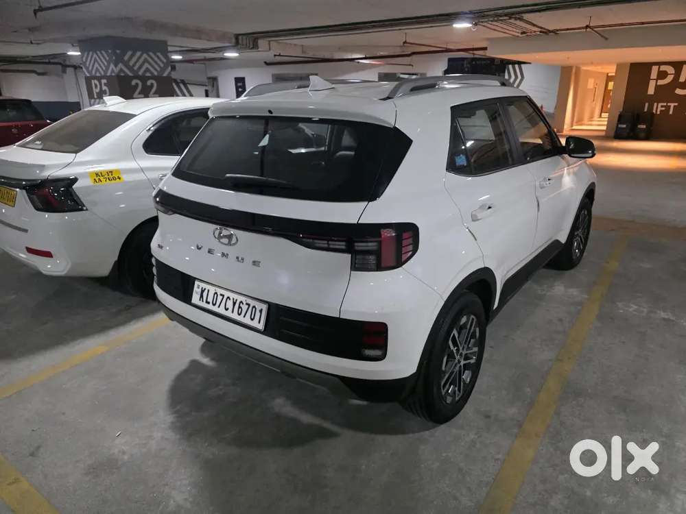 Hyundai Venue 2022 Diesel Well Maintained