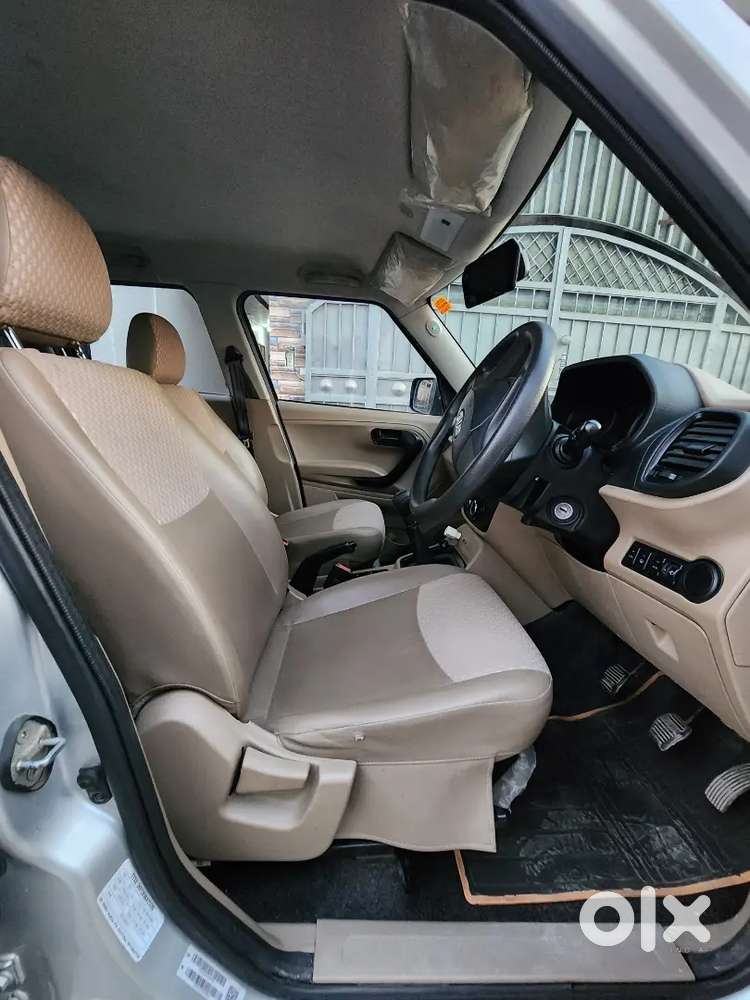 Mahindra Tuv 300 2018