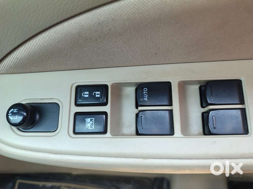 Maruti Suzuki Swift Dzire Amt Zxi, 2018, Petrol