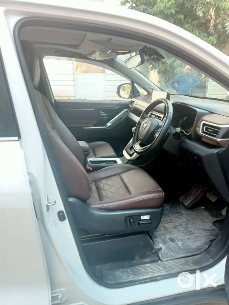 Toyota Innova Hycross 2.0 Zx Hybrid 7 Str, 2024, Petrol