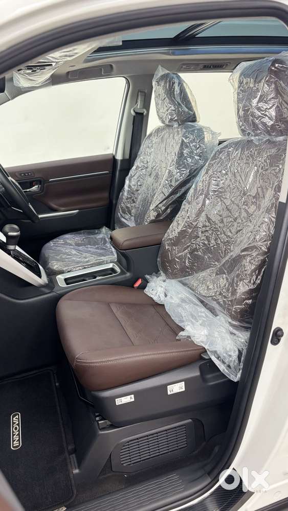 Toyota Innova Hycross 2.0 Zx (o) Hybrid 7 Str, 2025, Petrol