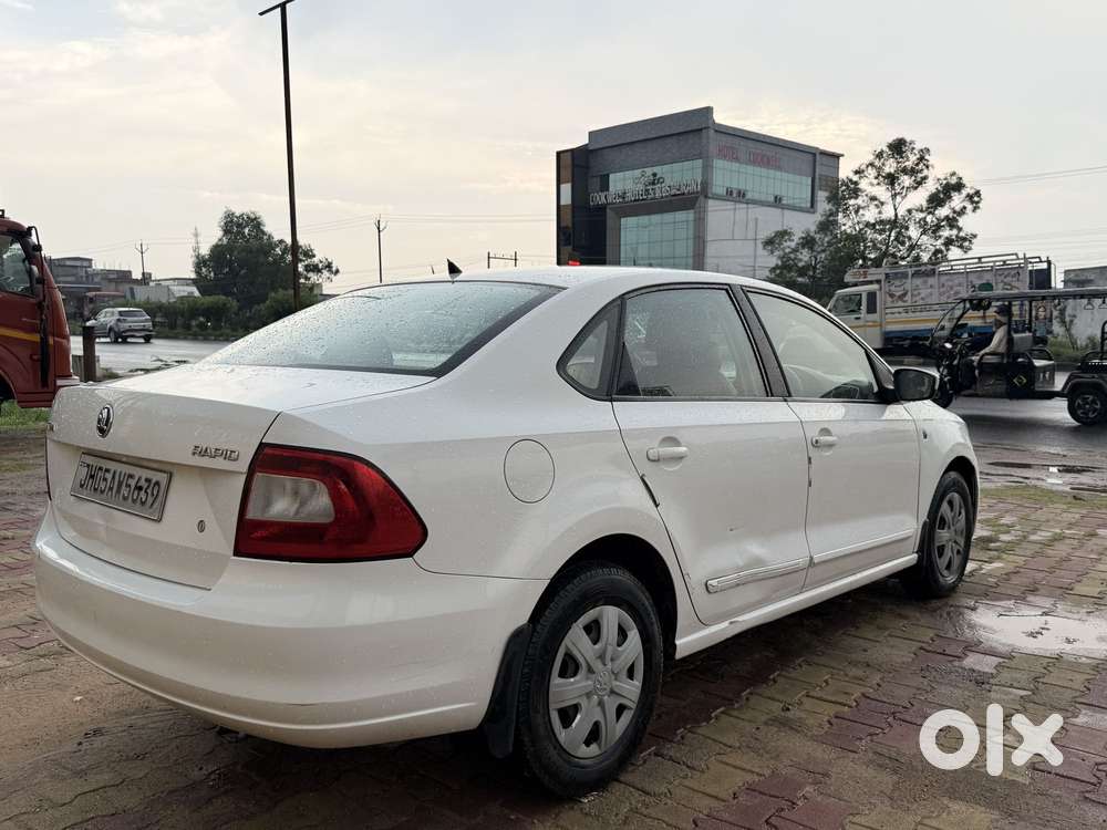 Skoda Rapid 1.6 Mpi Ambition, 2014, Petrol