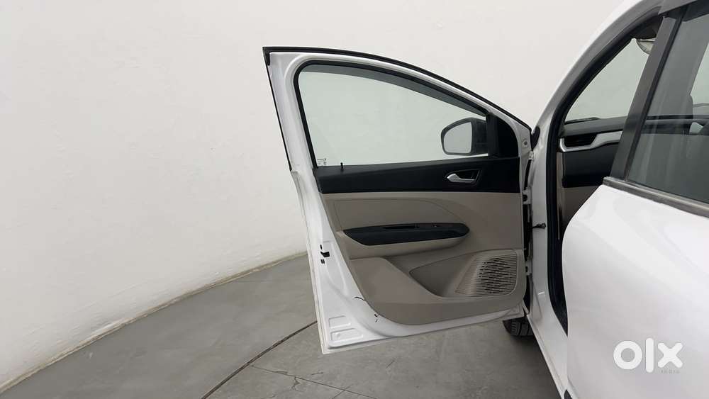 Renault Triber Rxz, 2022, Petrol