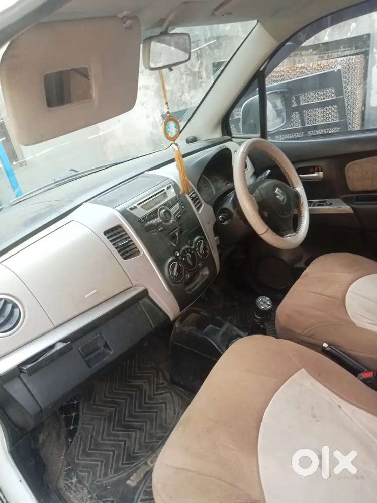 Wagon R Vxi White Colour
