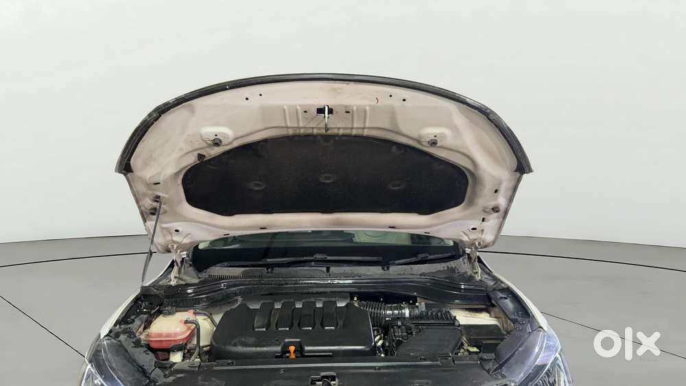 Mahindra Xuv700 2.0 Ax 5 Petrol Mt 7 Str, 2022, Petrol