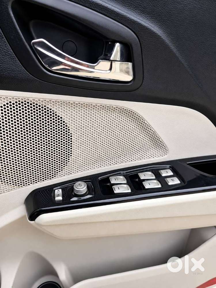 Mahindra Xuv300 W8 Option Dual Tone, 2019, Petrol