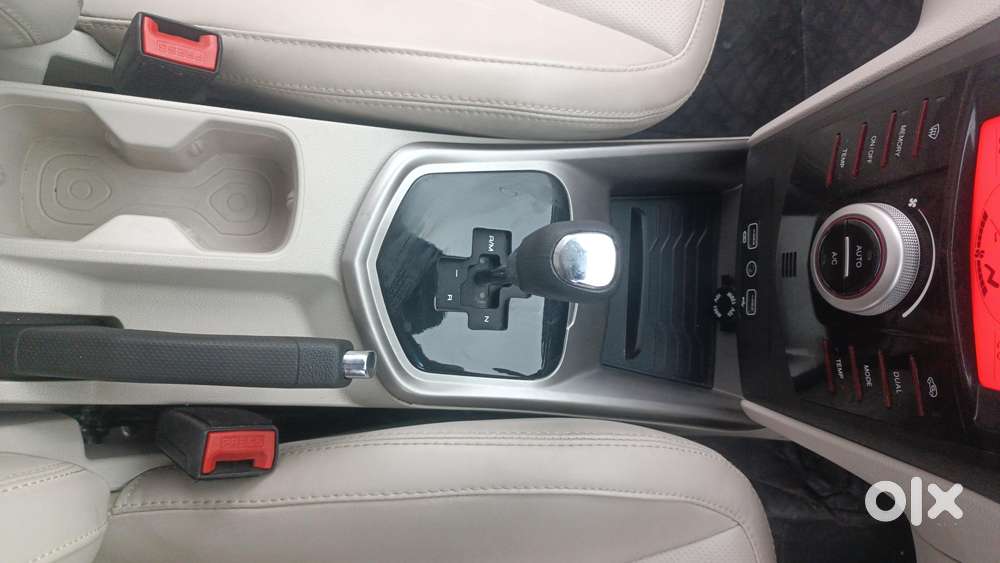 Mahindra Xuv300 1.2 W8 (o) Amt Petrol, 2022, Petrol