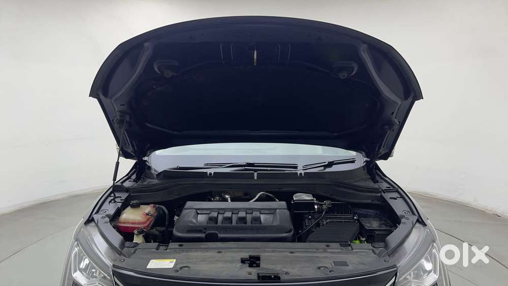 Mahindra Xuv700 2.2 Ax 7 Diesel At Luxury Pack Str, 2021, Diesel