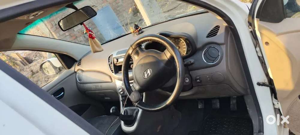 Rocket Pickup Cng On Paper All Power Windows Good Music System