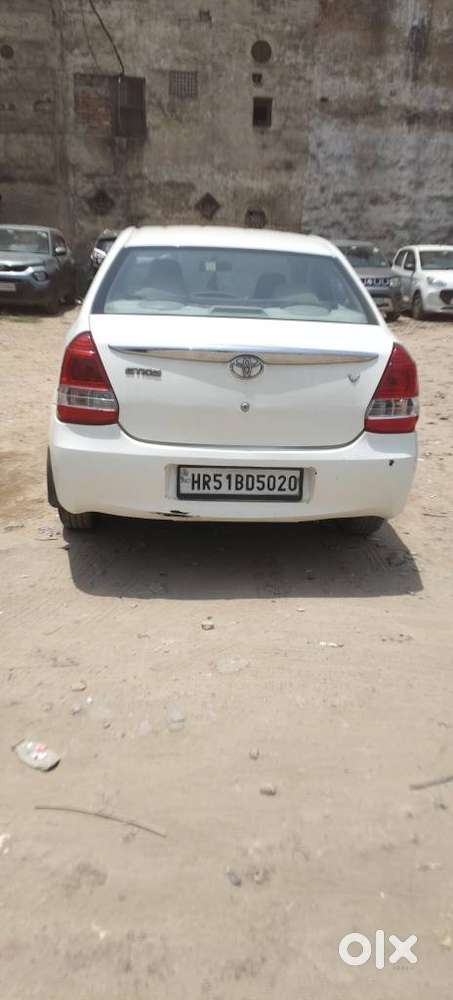 Toyota Etios V Sp, 2015, Petrol