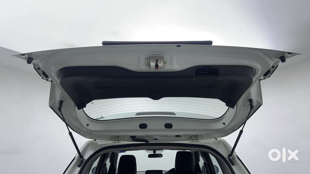 Maruti Suzuki Brezza Vxi At, 2023, Petrol