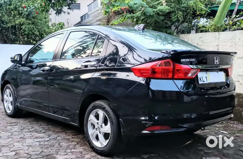 Single Owner Well Maintaned Honda City Automatic With Sunroof