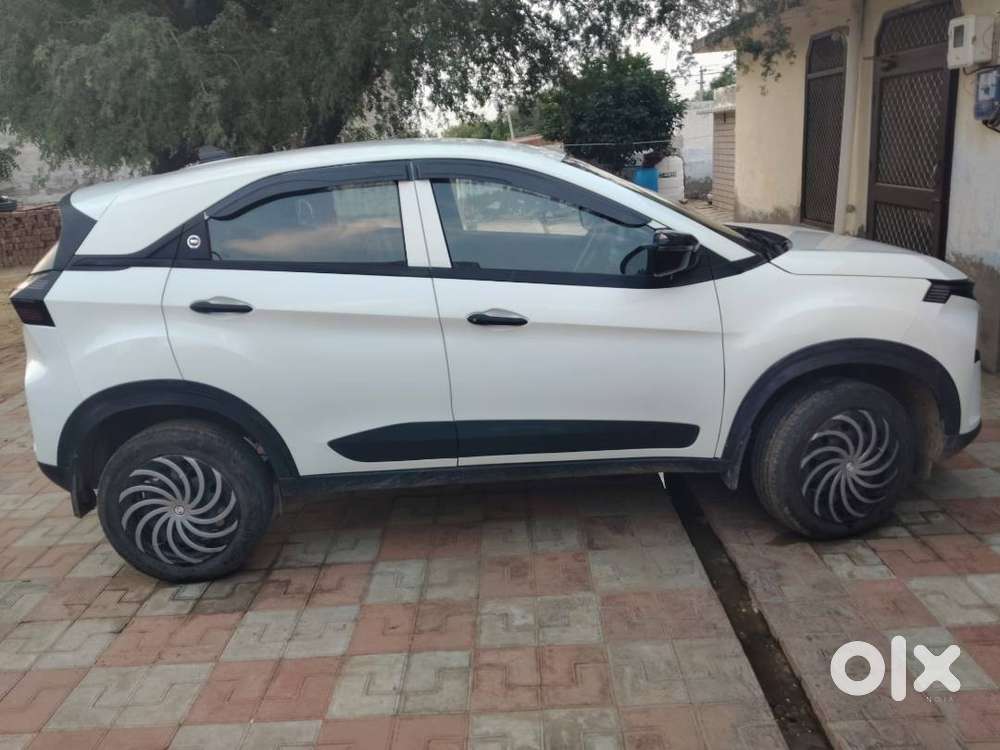Tata Nexon Smart 2024