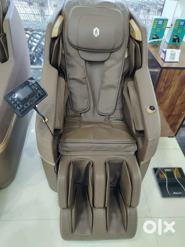 Full body massage chair
