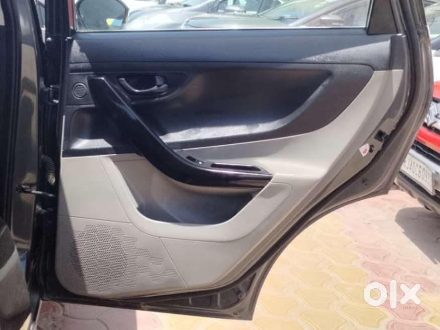 Tata Nexon 1.2 Revotron Xm (s), 2018, Petrol