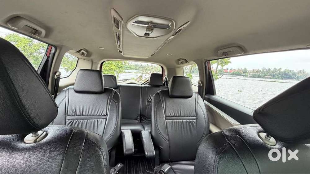 Mahindra Marazzo M6, 2018, Petrol