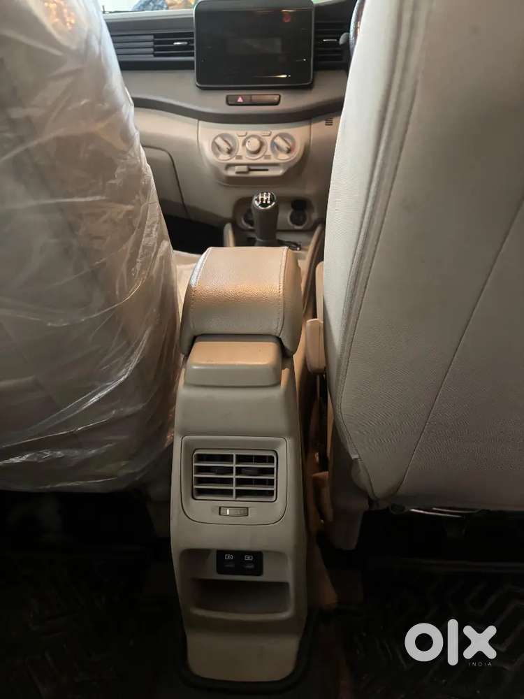 Maruti Suzuki Ertiga Vxi 2025
