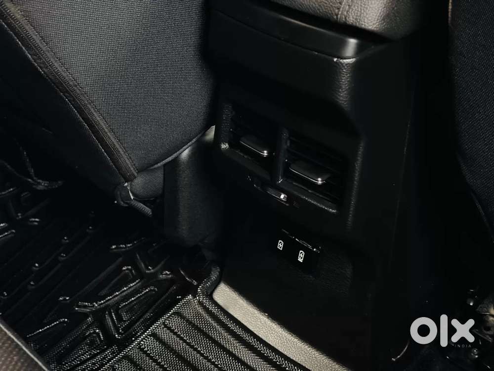 Maruti Suzuki Vitara Brezza 1.5 Zxi Plus At, 2025, Petrol