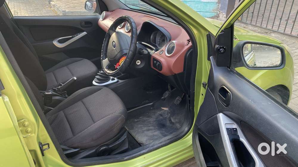Ford Figo 2010-2012 Petrol Titanium, 2010, Petrol