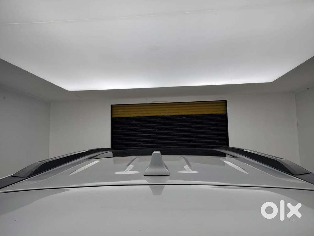 Mahindra Xuv700 2.0 Ax 5 Petrol At Str, 2022, Petrol