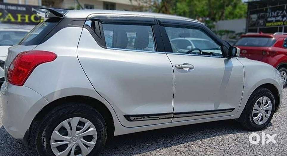 Maruti Suzuki Swift Vxi + Manual, 2022, Petrol