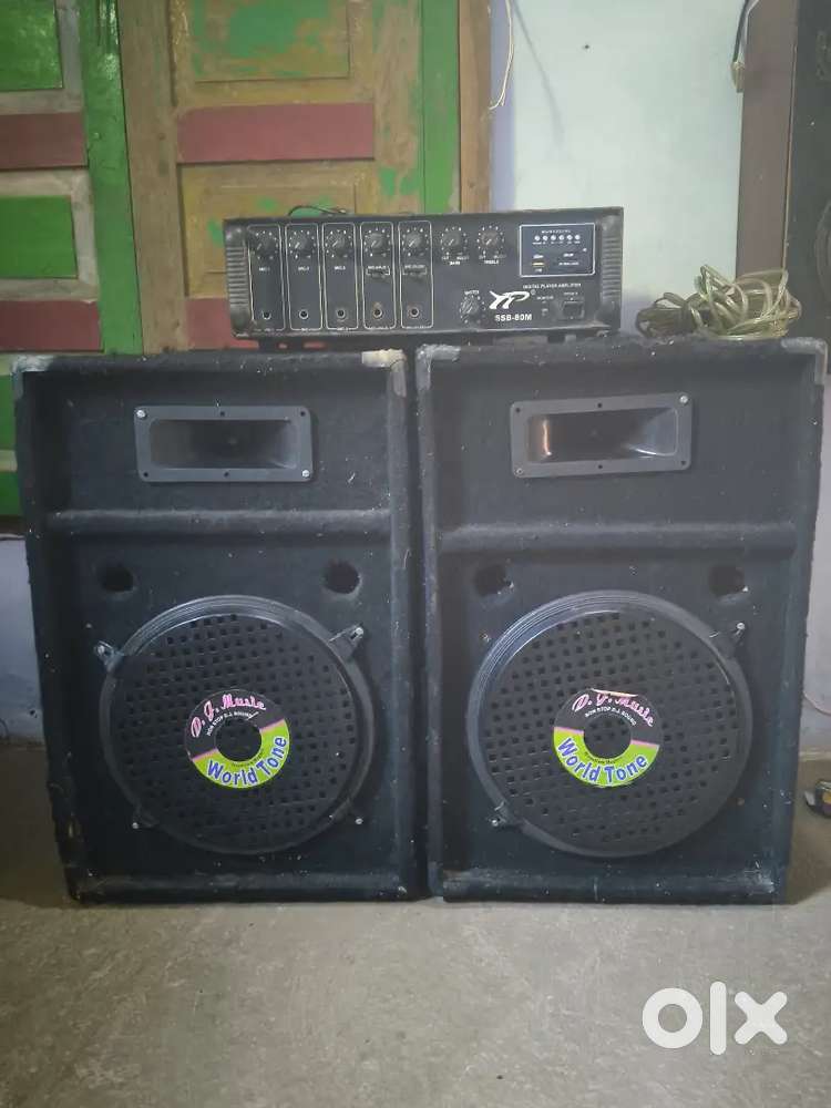 Amplifier 80 watt and 2 12 Inch speakers