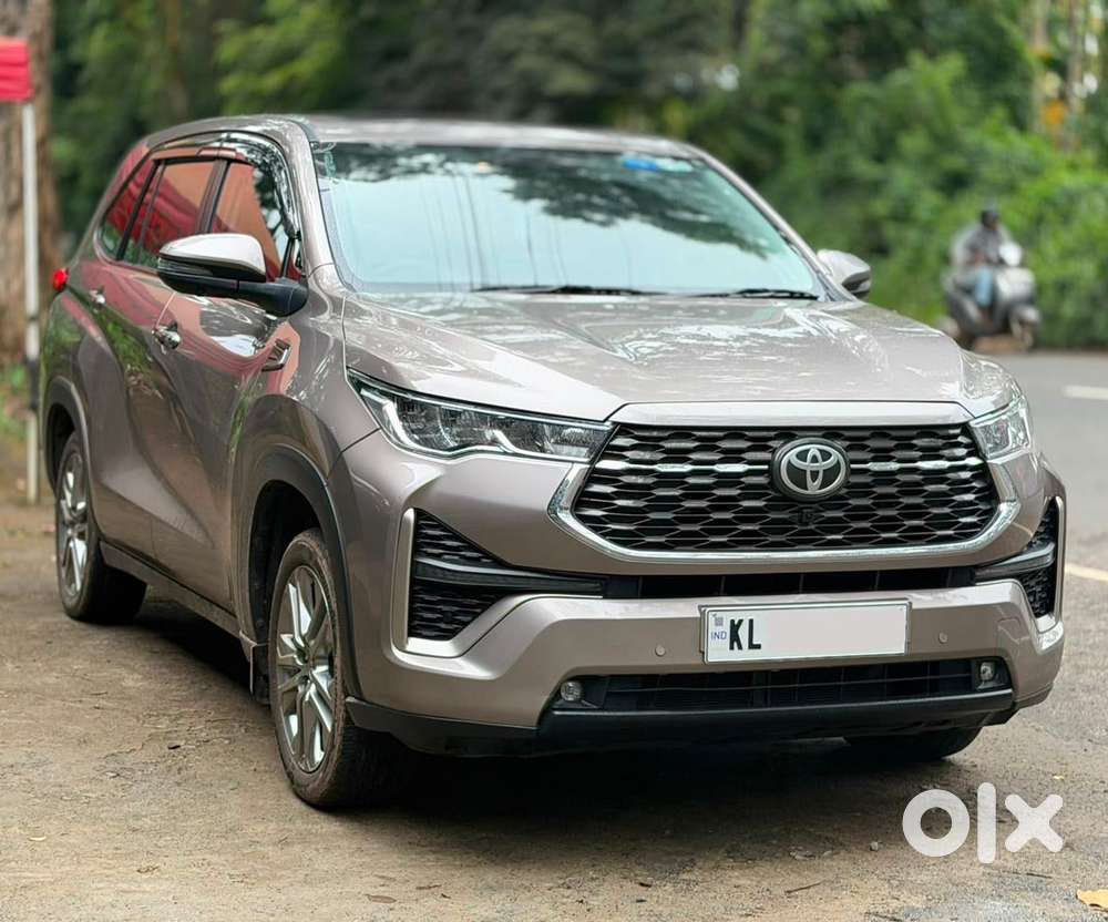 Toyota Innova Hycross 2.0 Zx Hybrid 7 Str, 2025, Petrol