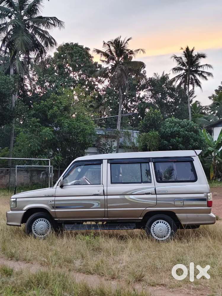 Toyota Qualis 2004