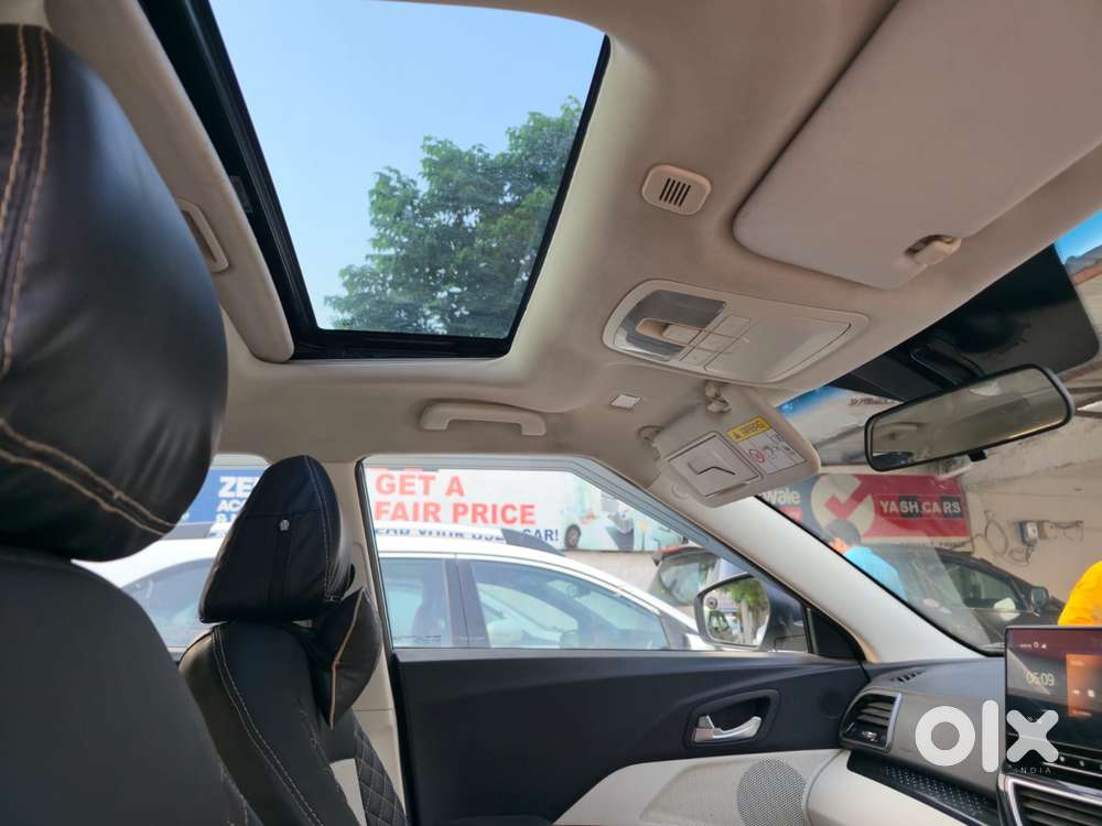 Mahindra Xuv 3xo Ax5 Pm Mt, 2023, Petrol