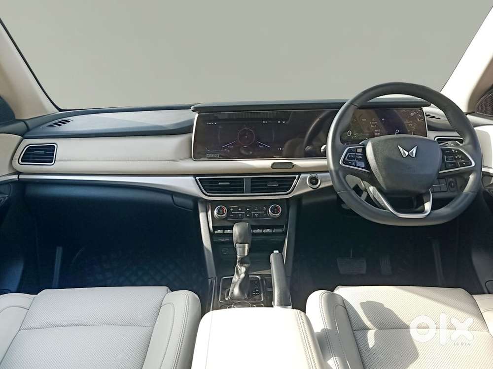 Mahindra Xuv700 2.0 Ax 7 Petrol At Str, 2023, Petrol