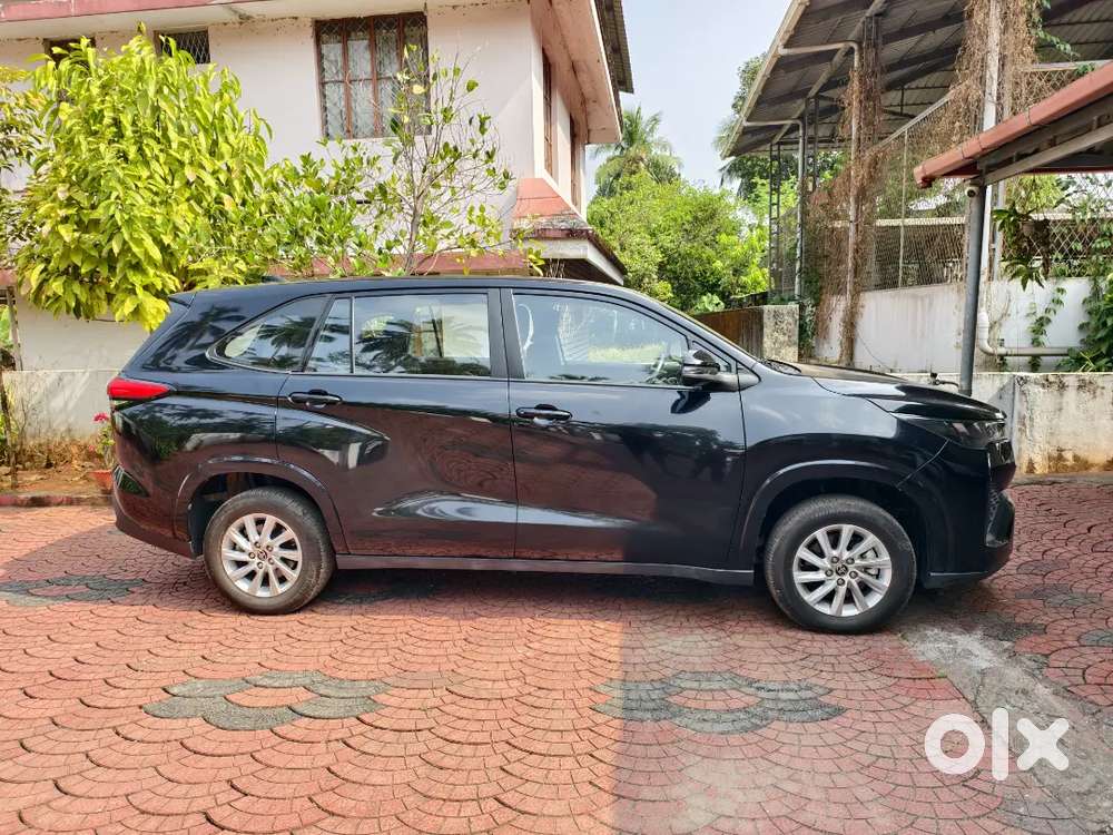 Toyota Innova Hycross 2024 Petrol Well Maintained