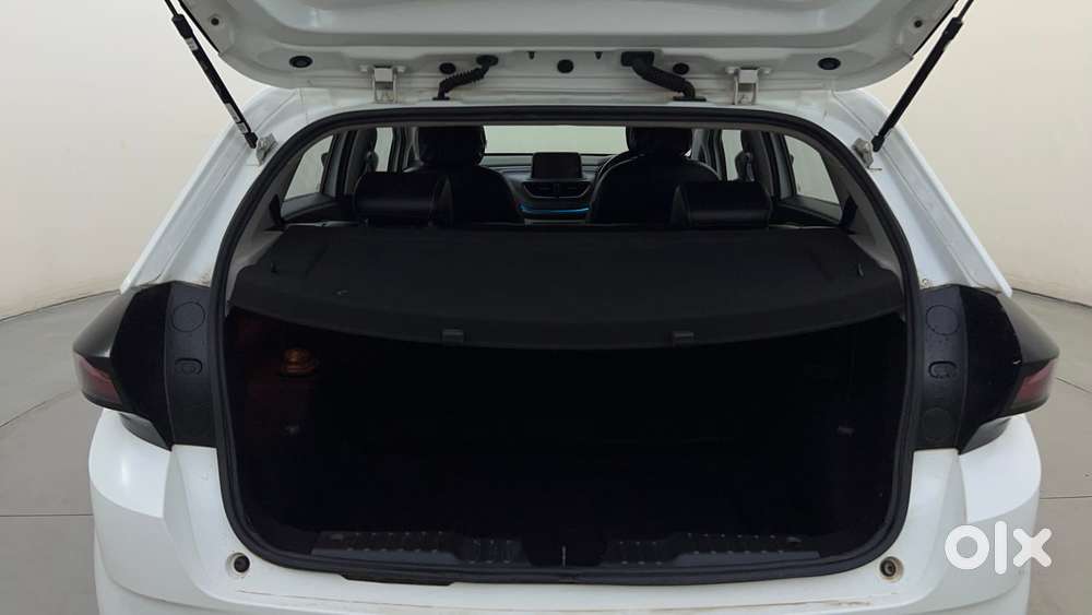 Tata Altroz Xza Petrol, 2023, Petrol