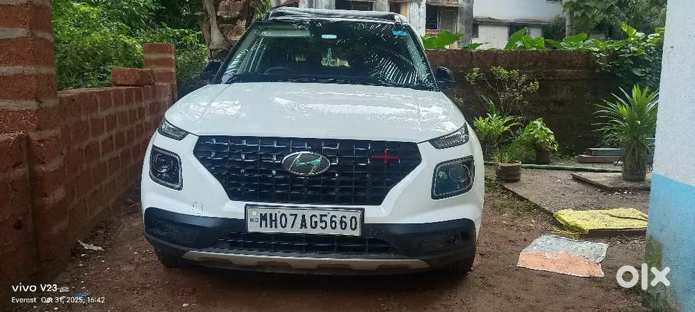 Hyundai Venue 2021 Petrol Well Maintained