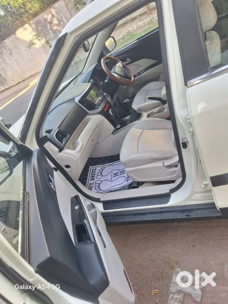 Mahindra Xuv 300 W8 Opsnal Model