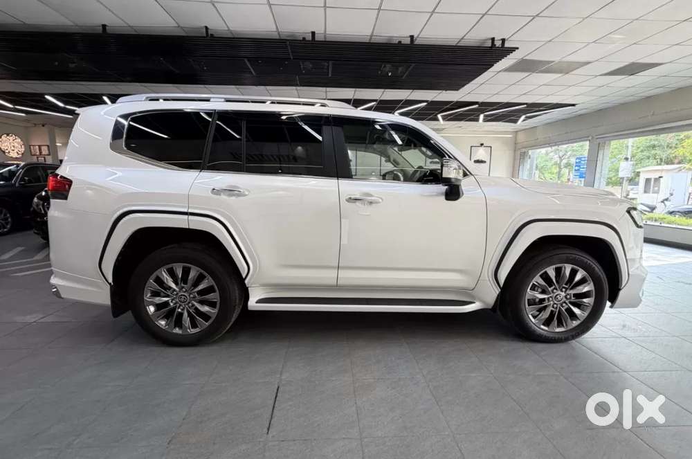 Toyota Land Cruiser V8 Petrol, 2026, Petrol