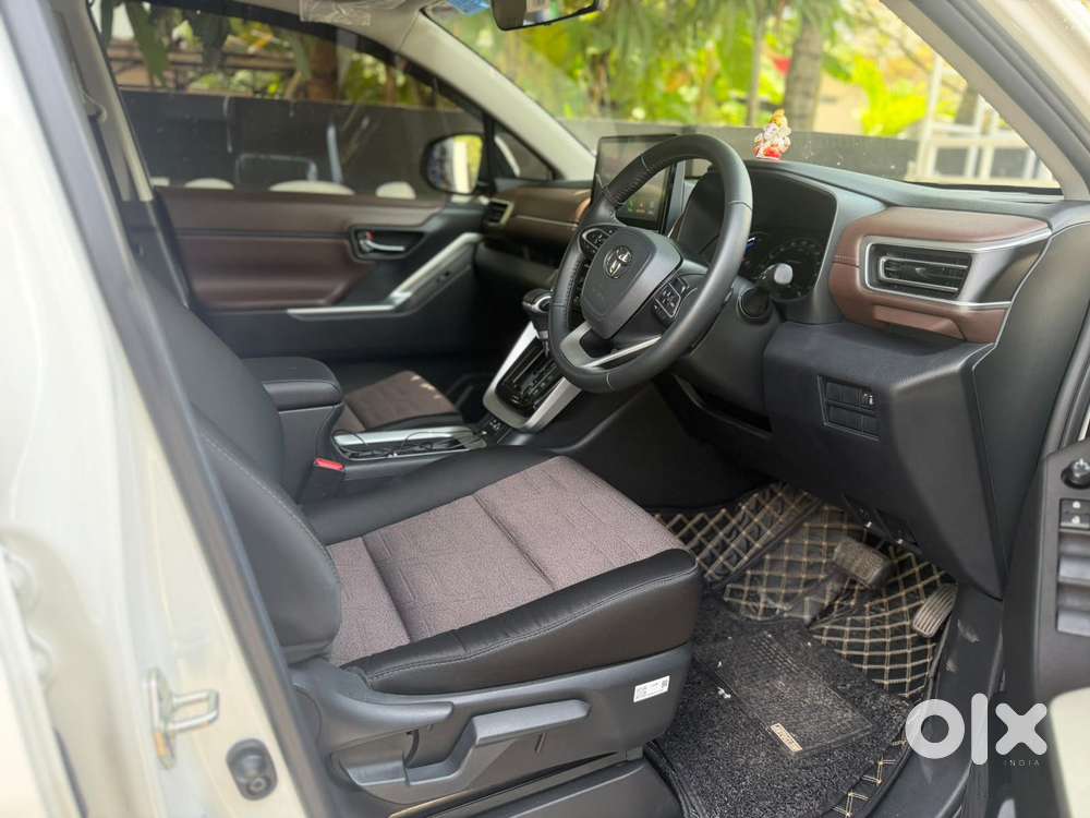 Toyota Innova Hycross 2.0 Vx (o) Hybrid 7 Str, 2025, Petrol