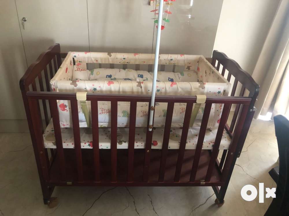 2nd hand baby crib for outlet sale