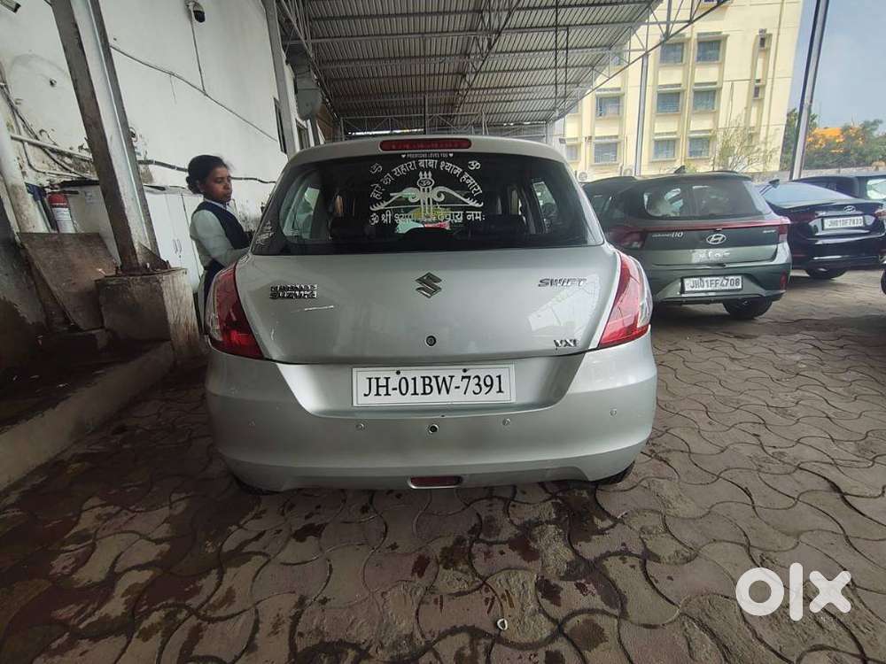 Maruti Suzuki Swift Vxi 1.2 Abs Bs-iv, 2016, Petrol