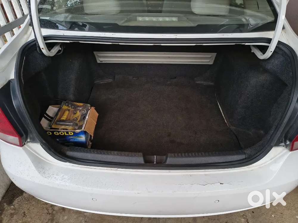 Volkswagen Vento 1.6 Highline Diesel | 2012 Manual
