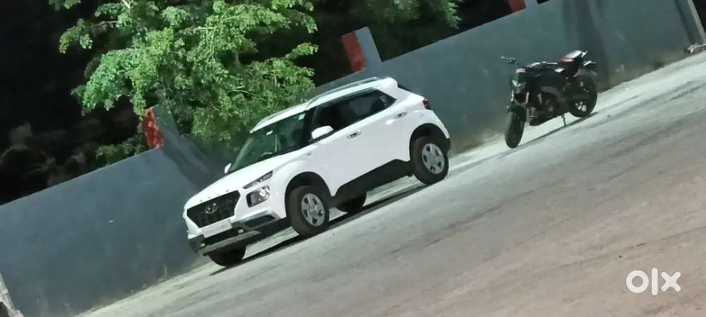 Hyundai Venue 2020 Petrol Well Maintained
