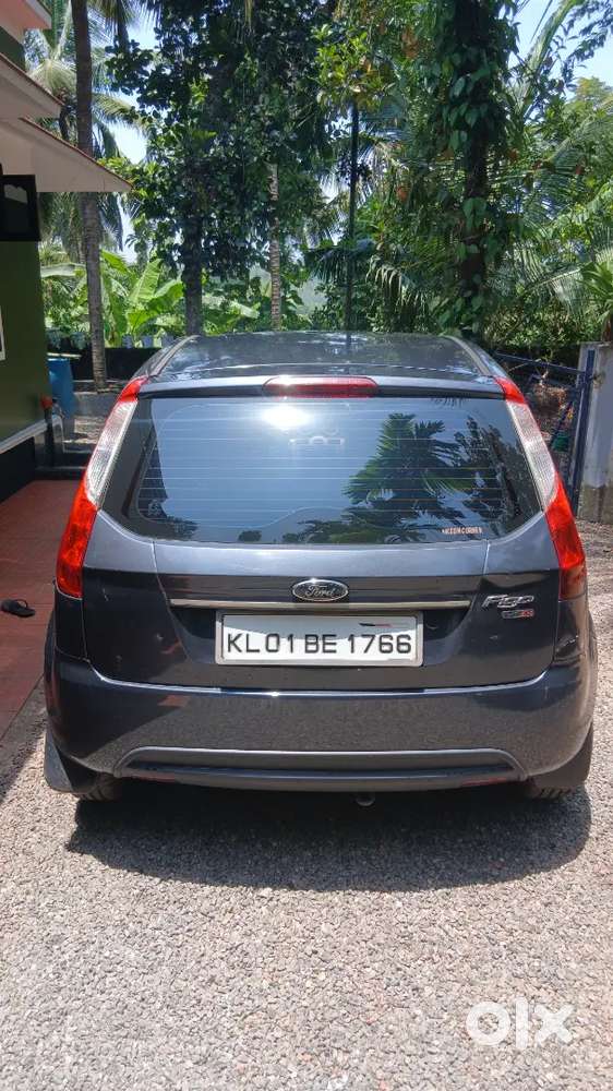 Model 2012 
Good Condition 
Diesel 
Chilling Ac
Power Steering 
2 Powe