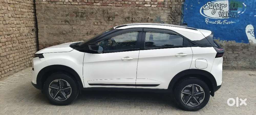 Tata Nexon Creative Amt Petrol White Color New Car