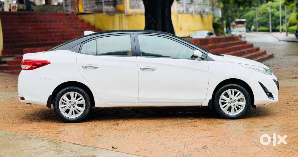 Toyota Yaris V Cvt, 2019, Petrol