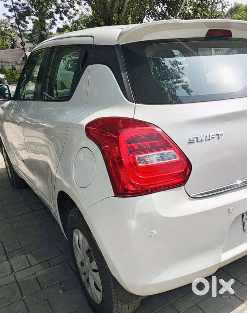 Maruti Suzuki Swift Vxi Ags, 2018, Petrol